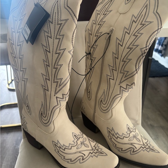 Shoes - Women's Cream Western Cowboy Boots